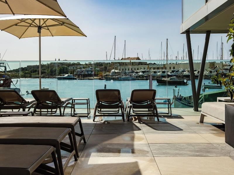 Strand Suites