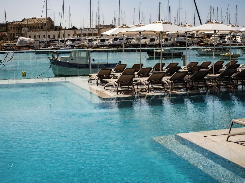 Strand Suites