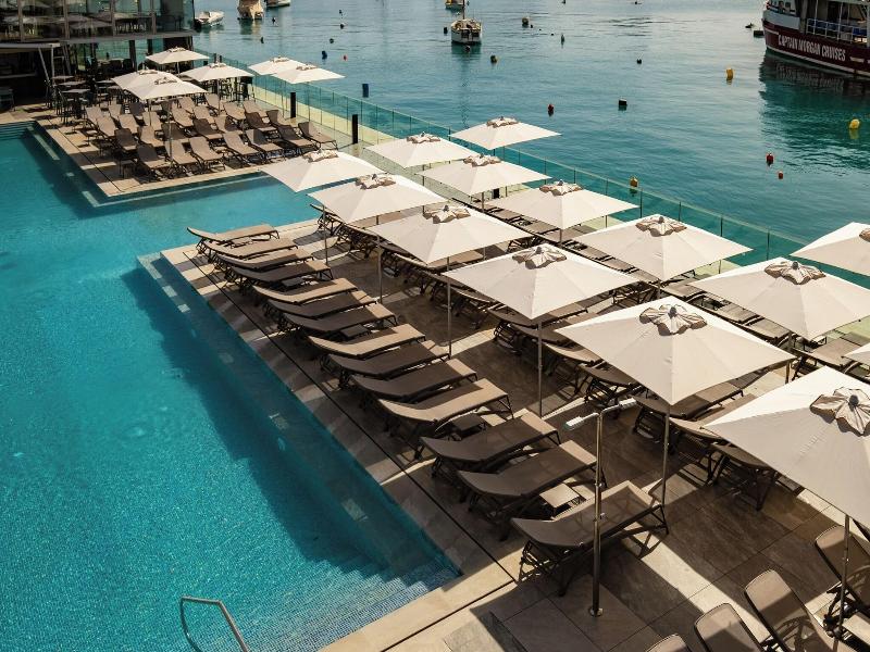 Strand Suites