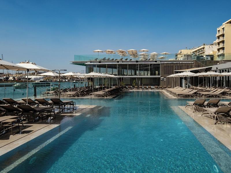 Strand Suites