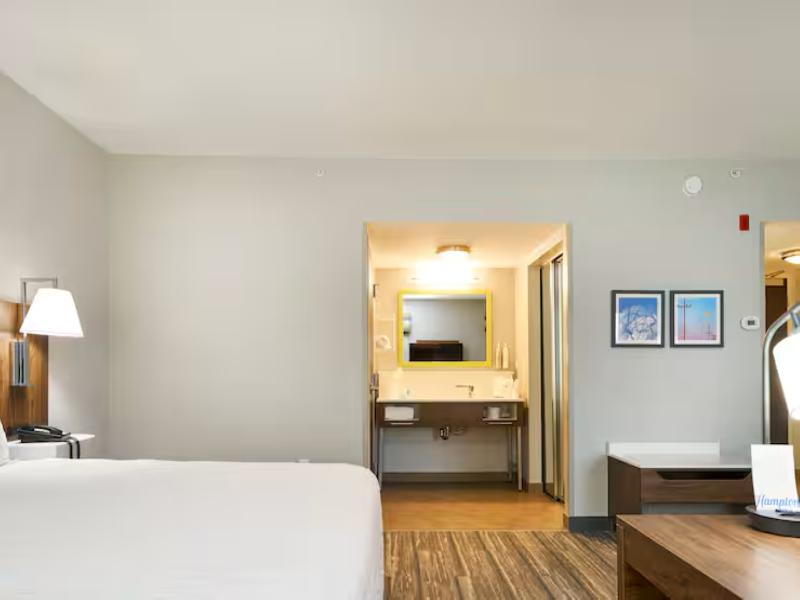 Hampton Inn & Suites Salinas image