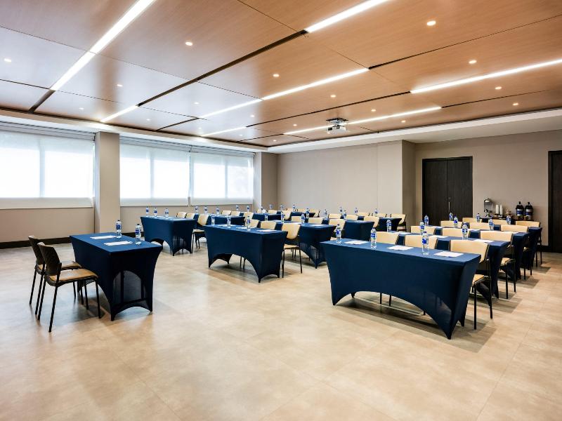 Holiday Inn Express Cartagena Bocagrande image