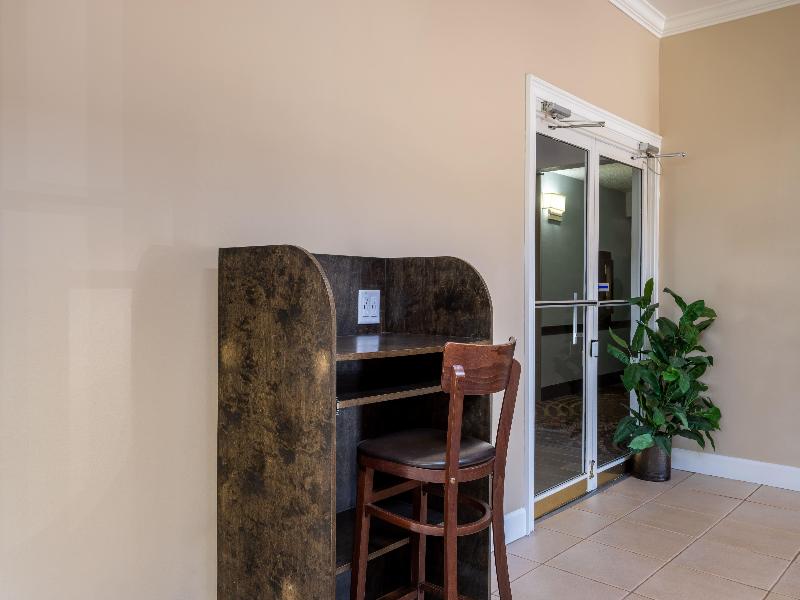 Travelodge By Wyndham Lakeland image