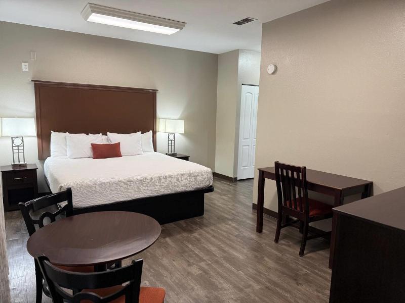 Travelodge By Wyndham Lakeland image