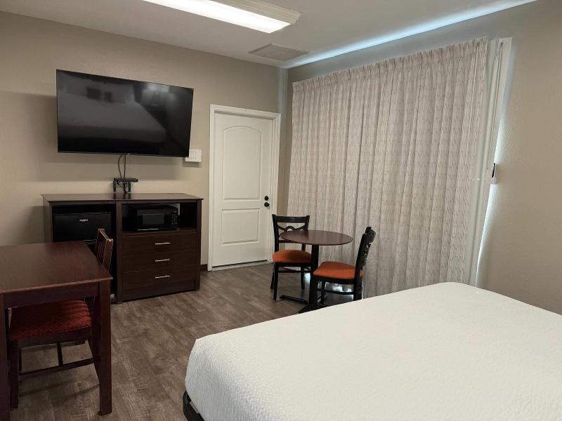 Travelodge By Wyndham Lakeland image