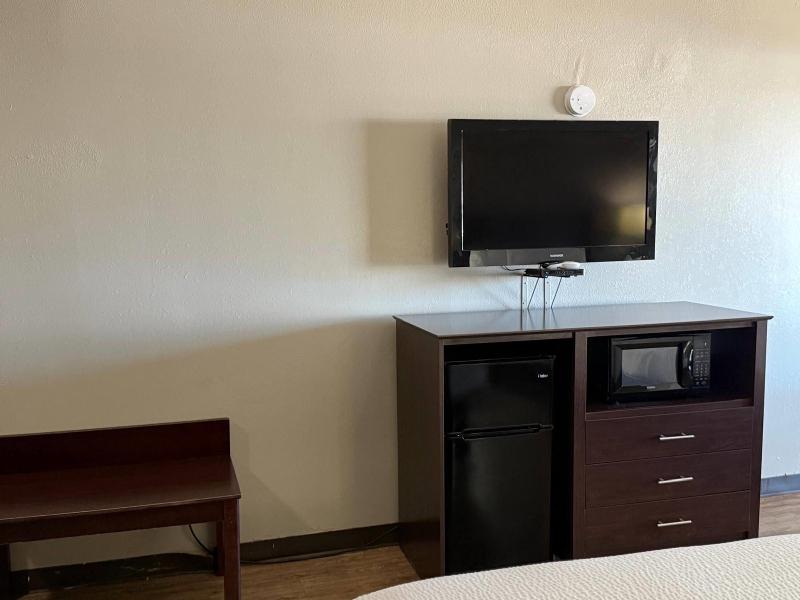 Travelodge By Wyndham Lakeland image