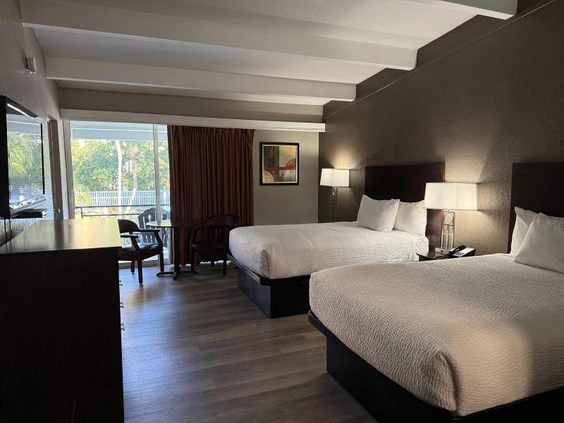 Travelodge By Wyndham Lakeland image