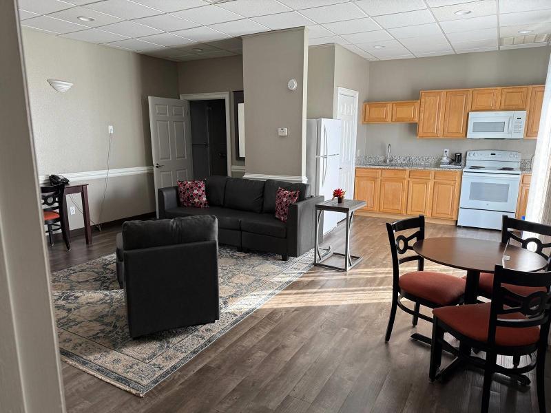 Travelodge By Wyndham Lakeland image