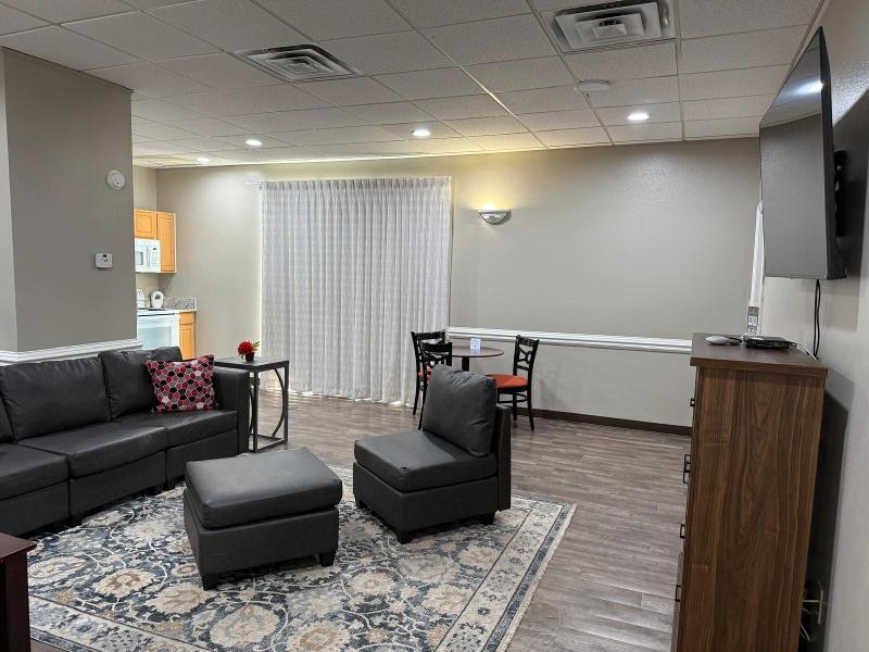 Travelodge By Wyndham Lakeland image