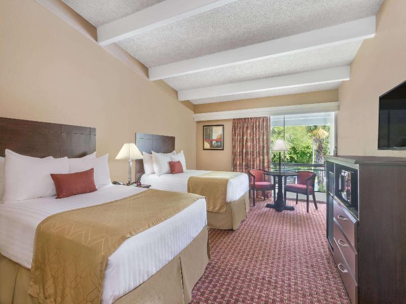 Travelodge By Wyndham Lakeland image