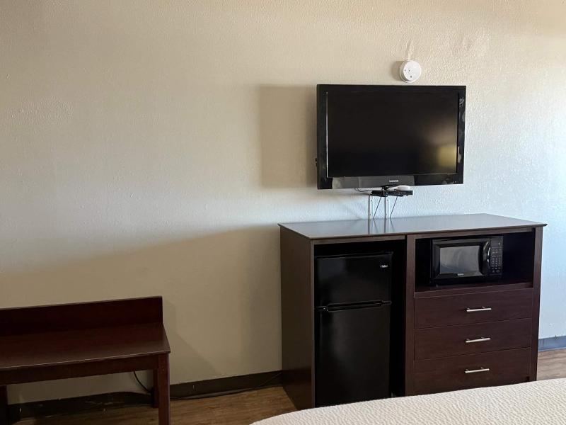Travelodge By Wyndham Lakeland image