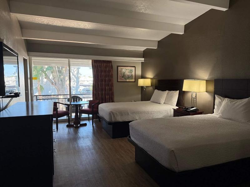 Travelodge By Wyndham Lakeland image