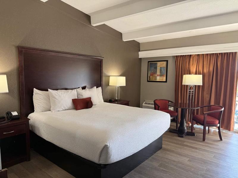 Travelodge By Wyndham Lakeland image