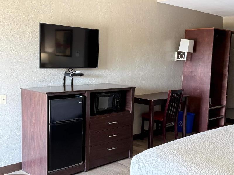 Travelodge By Wyndham Lakeland image