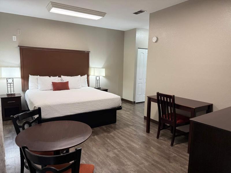 Travelodge By Wyndham Lakeland image