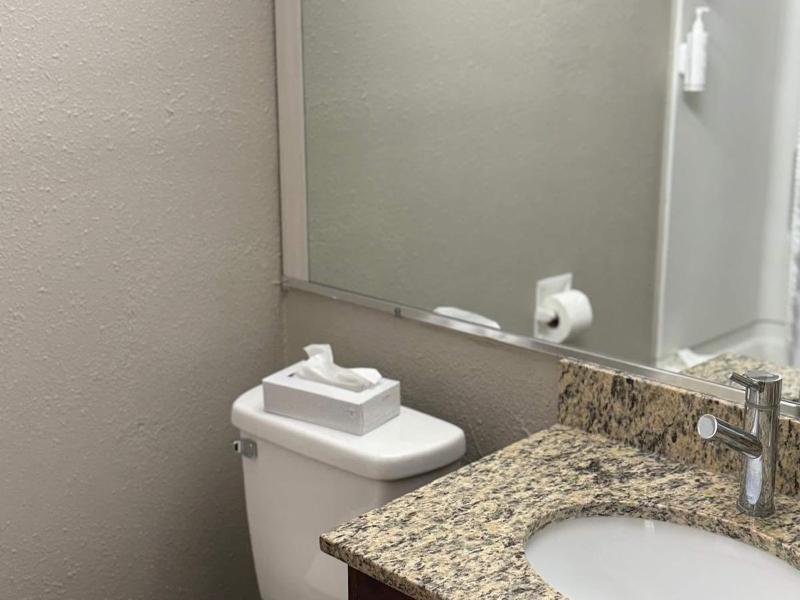 Travelodge By Wyndham Lakeland image