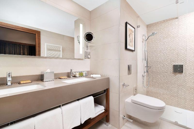 DoubleTree by Hilton Krakow Hotel & Convention Cen image