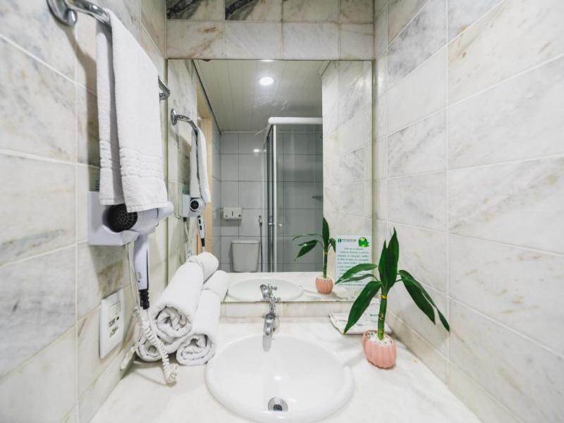 Hotel Golden Park Curitiba by Nacional Inn image