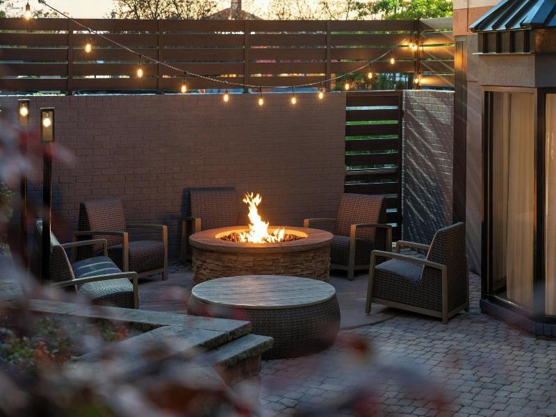 Courtyard Cleveland Beachwood image