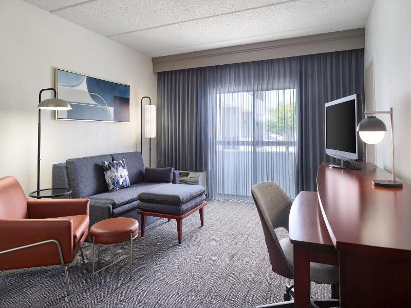 Courtyard Atlanta Executive Park/Emory image