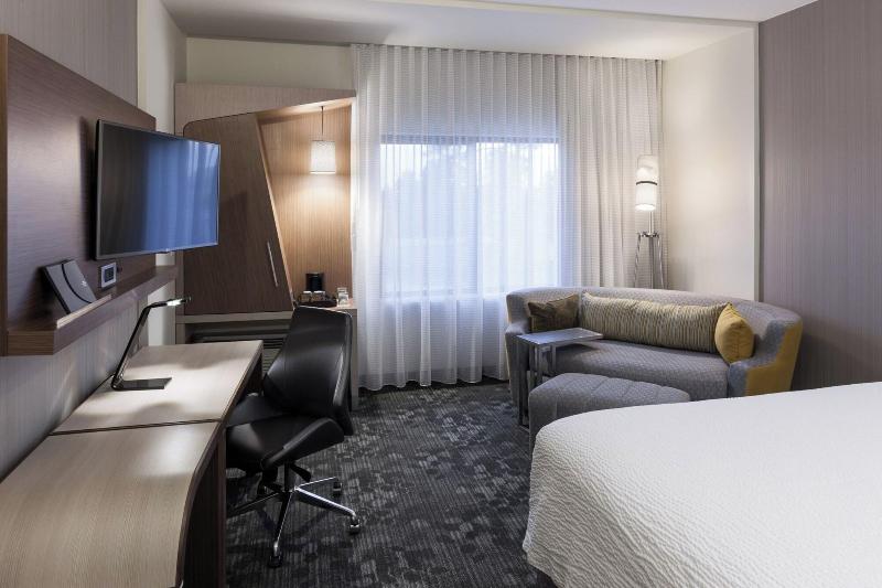 Courtyard By Marriott Houston North/Shenandoah image