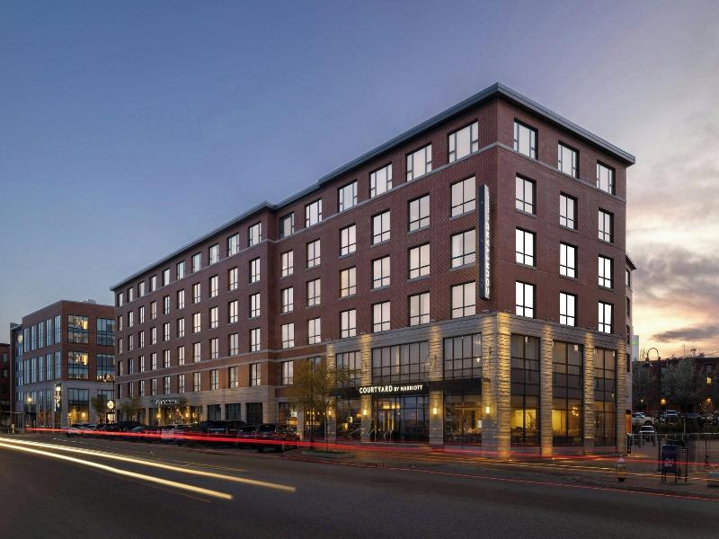 Courtyard Portland Downtown/Waterfront image
