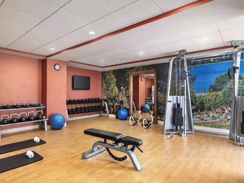 Courtyard Portland Downtown/Waterfront image