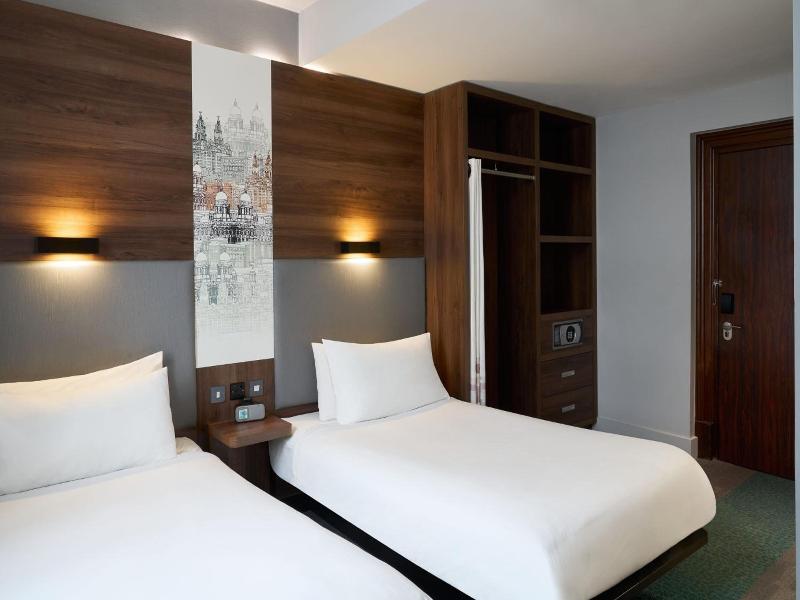 Aloft Liverpool image