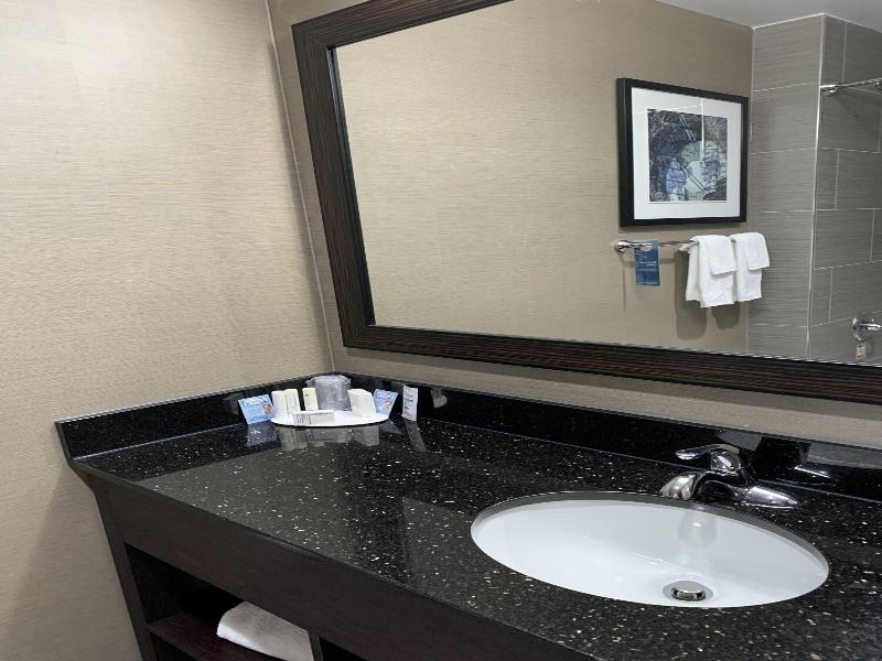 Fairfield Inn Suites New York Staten Island image