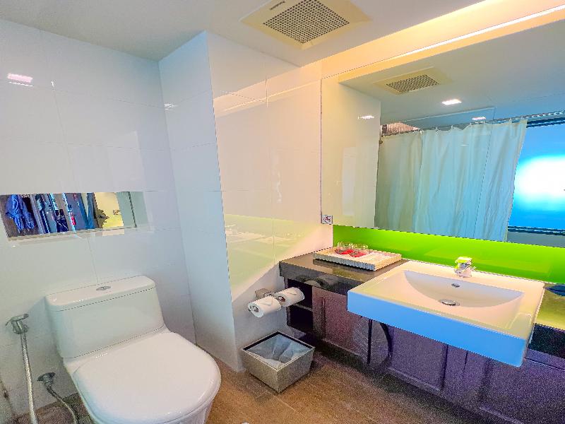 room detail thumbnail 1