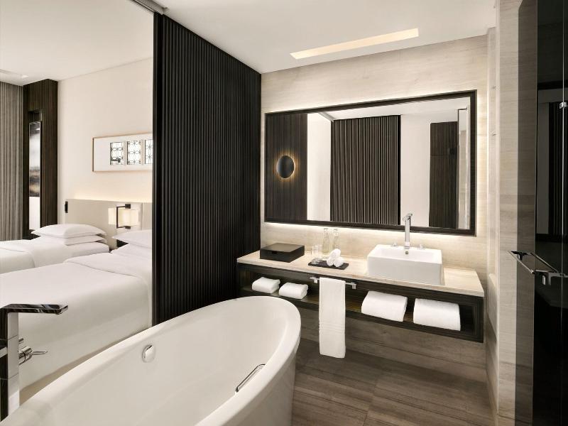 Sheraton Grand Hotel Dubai image