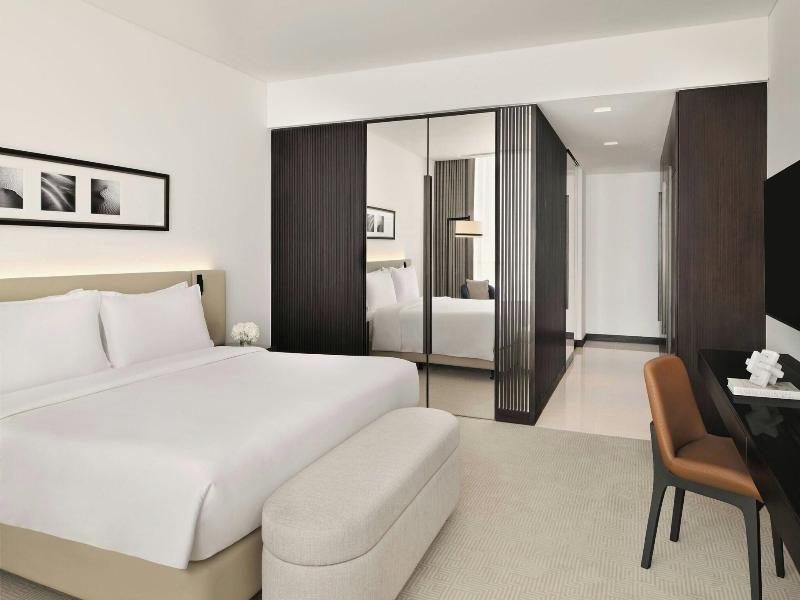 Sheraton Grand Hotel Dubai image