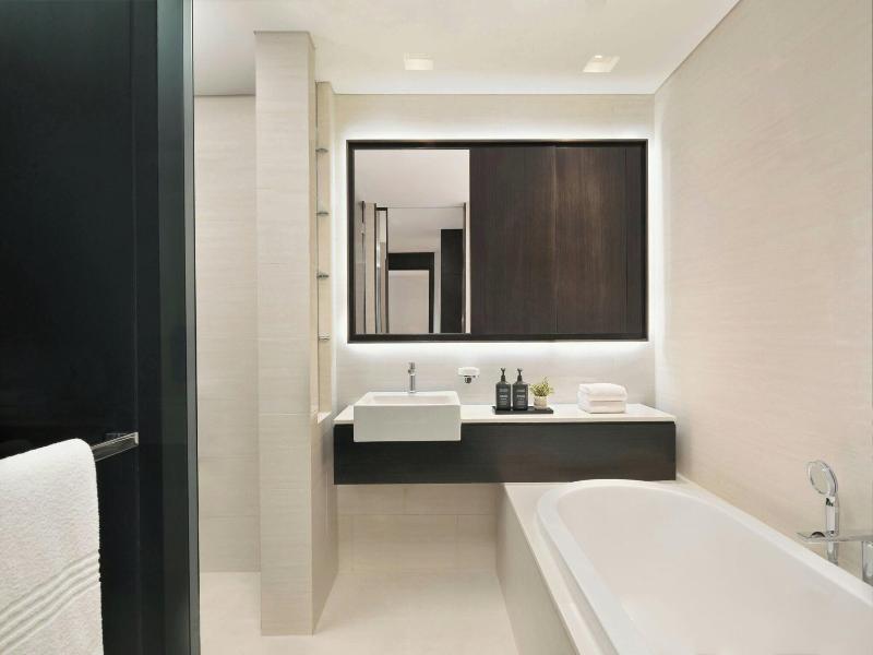 Sheraton Grand Hotel Dubai image