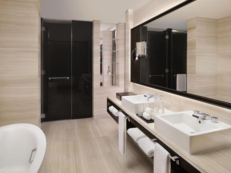 Sheraton Grand Hotel Dubai image