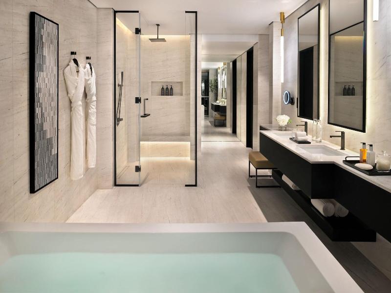 Sheraton Grand Hotel Dubai image