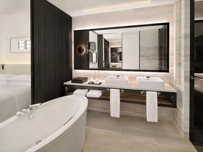 Sheraton Grand Hotel Dubai image