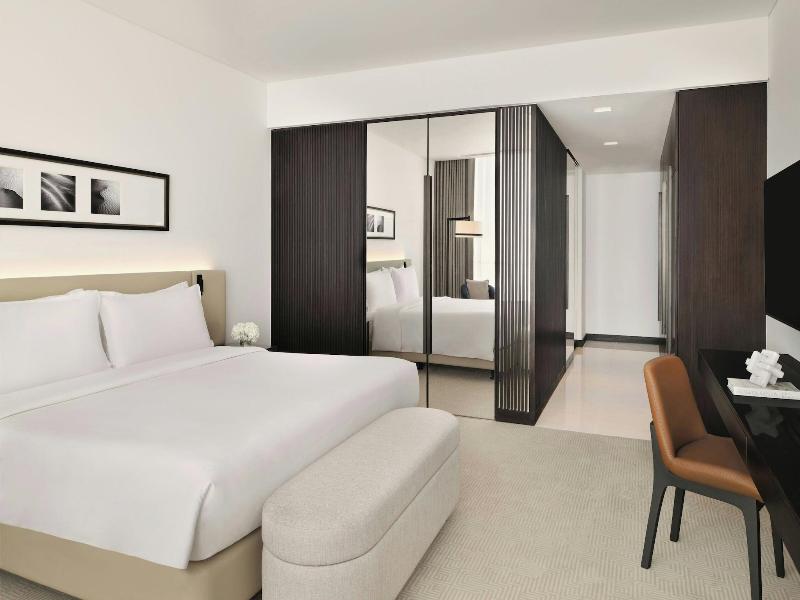 Sheraton Grand Hotel Dubai image