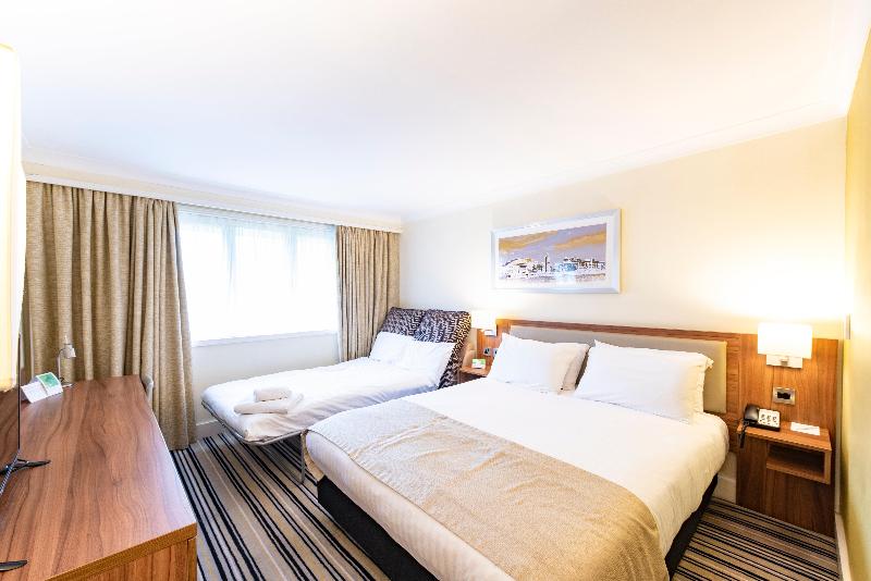 Holiday Inn Cardiff North image