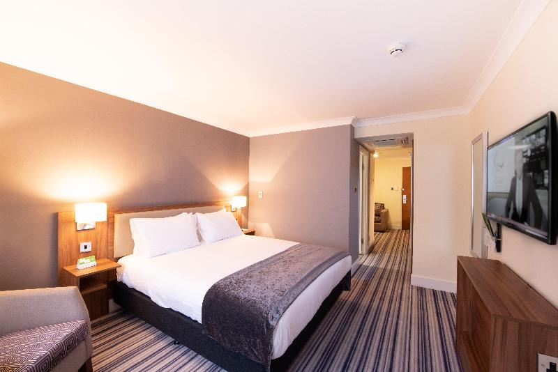 Holiday Inn Cardiff North image