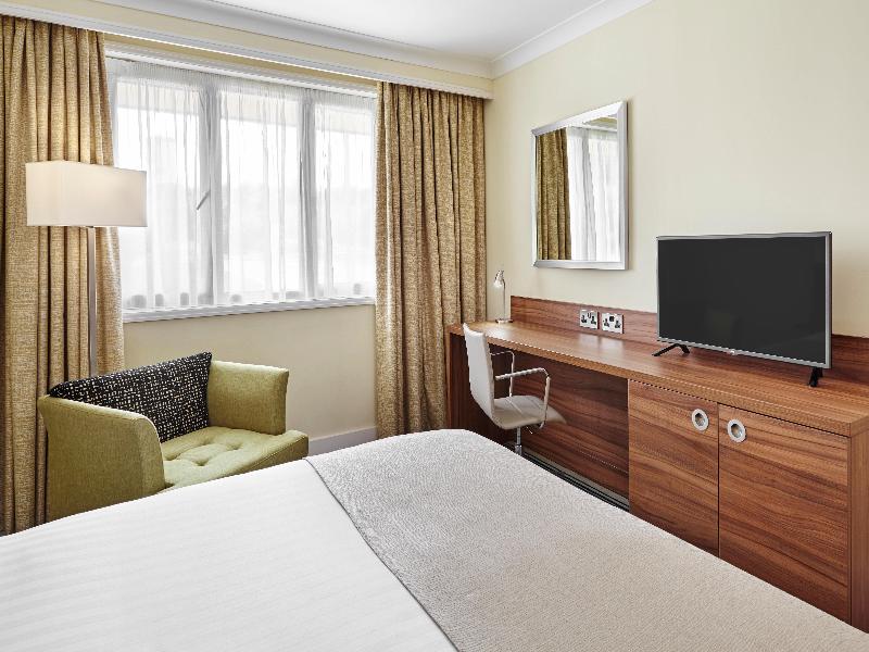 Holiday Inn Cardiff North image