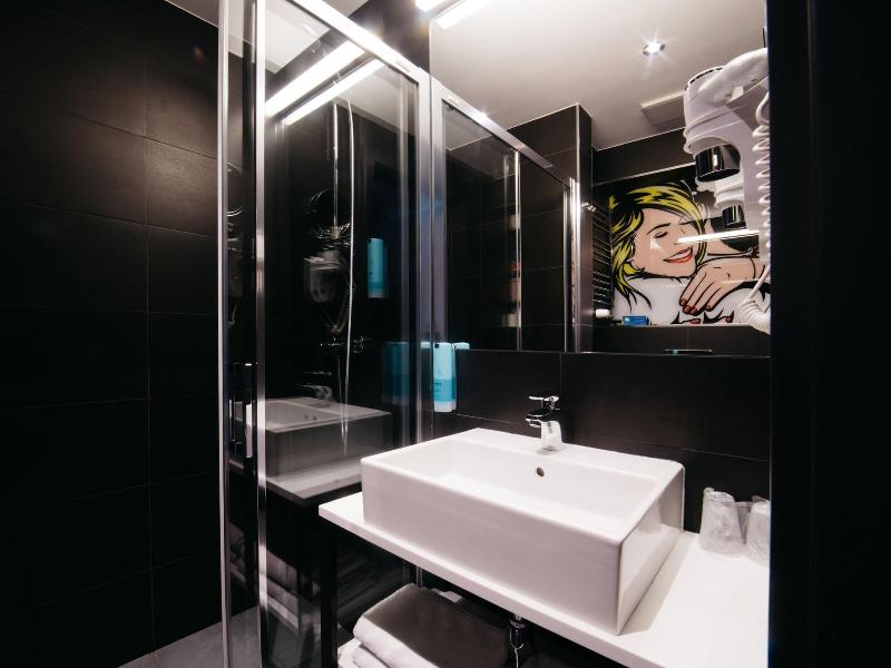 Q Hotel Krakow image