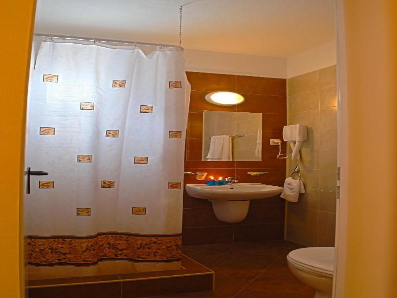 Pirina Club Hotel image