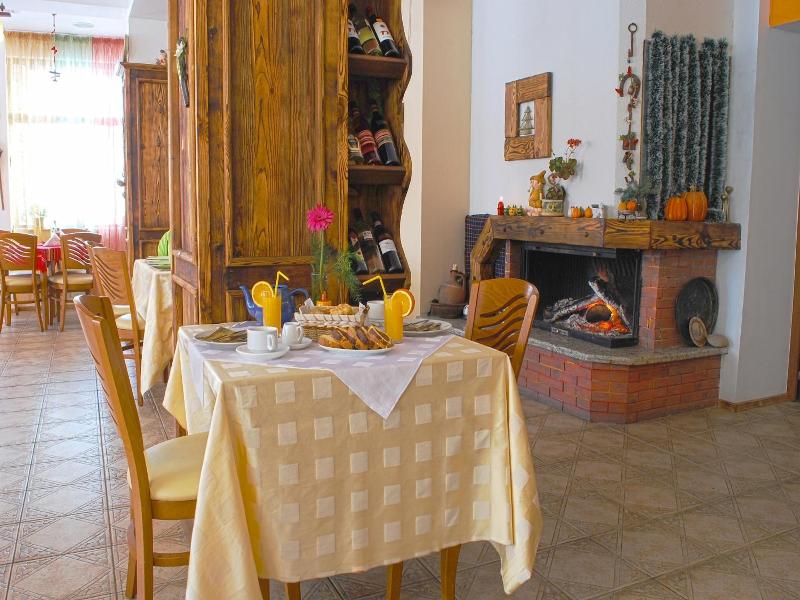 Pirina Club Hotel image