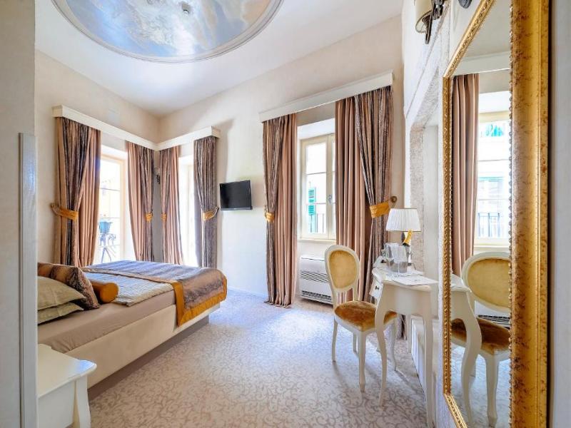 Heritage Hotel Life Palace image