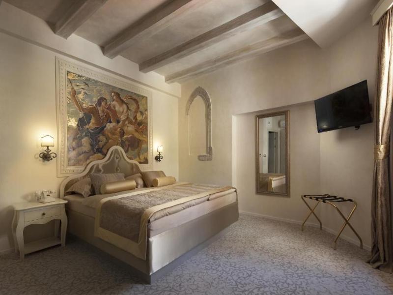 Heritage Hotel Life Palace image