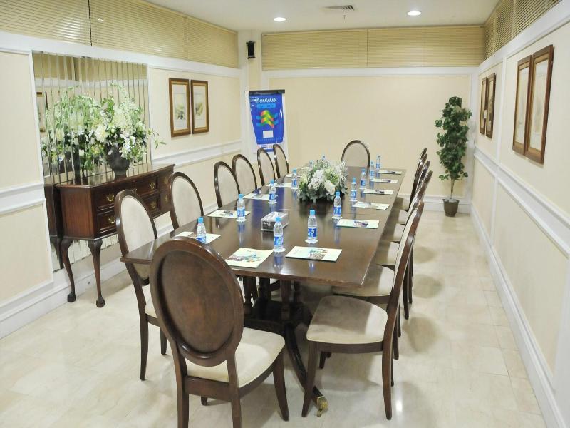Habitat Hotel All Suites image