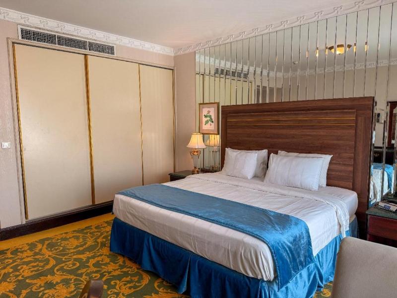 Habitat Hotel All Suites image