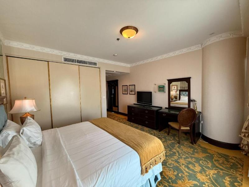Habitat Hotel All Suites image