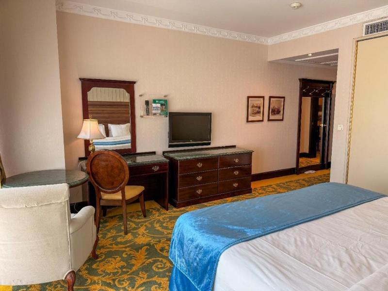 Habitat Hotel All Suites image