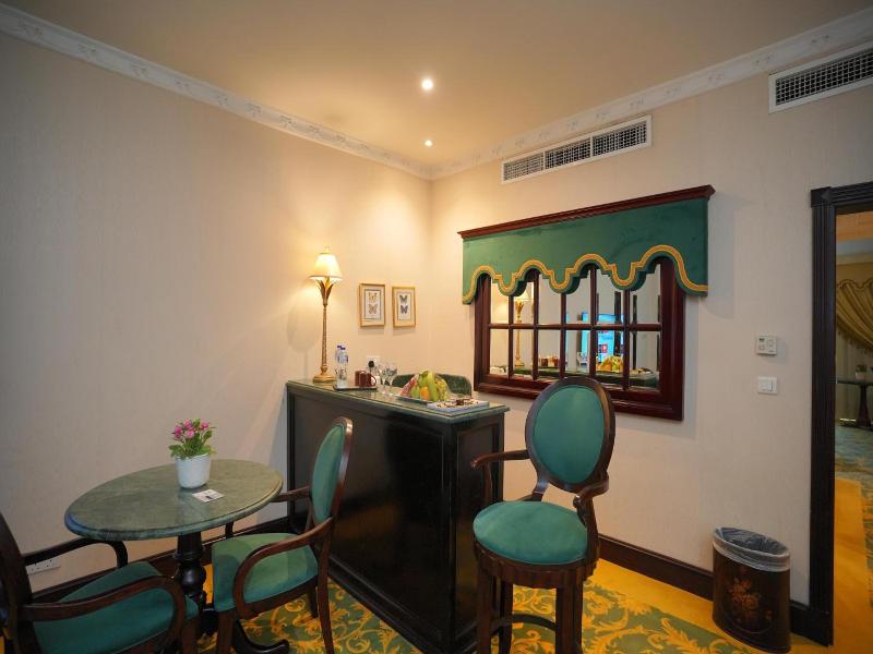 Habitat Hotel All Suites image
